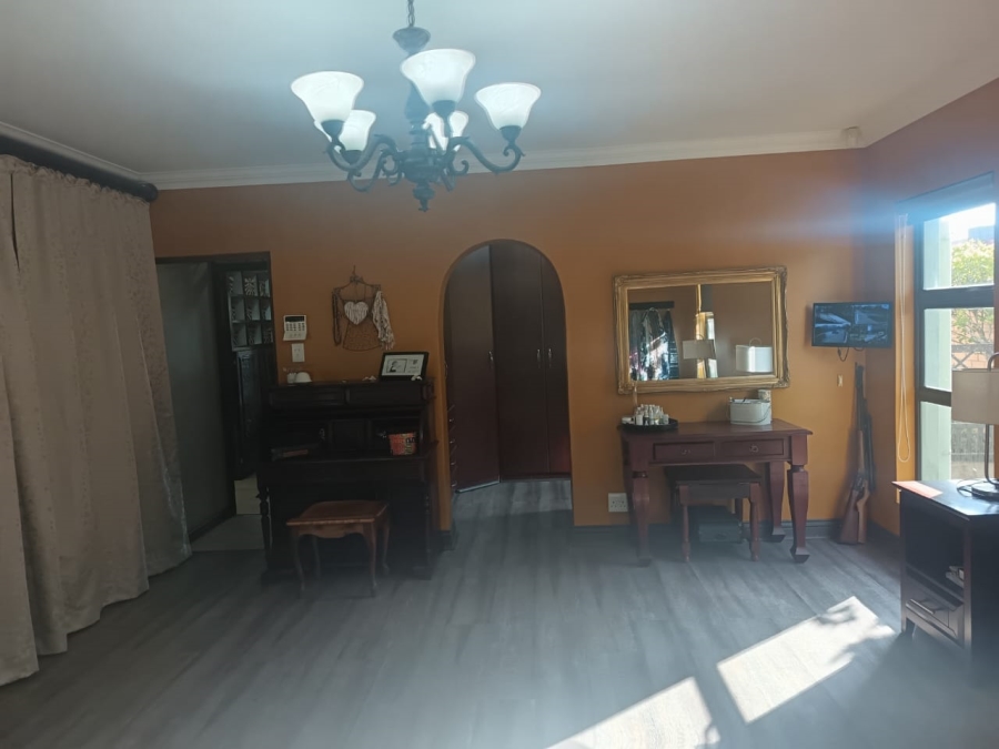 4 Bedroom Property for Sale in Roylglen Gardens Northern Cape